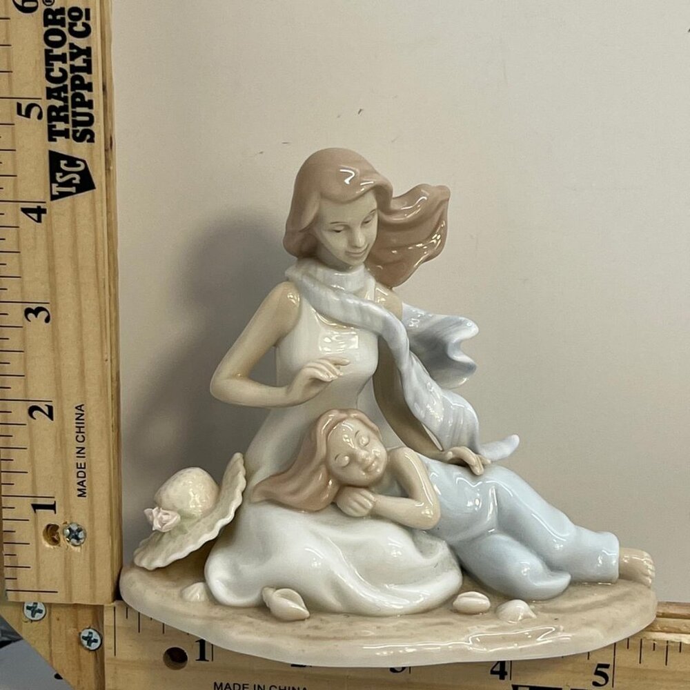 Valencia Collection Roman Inc Mother Daughter Porcelain Figurine 2003 Decor